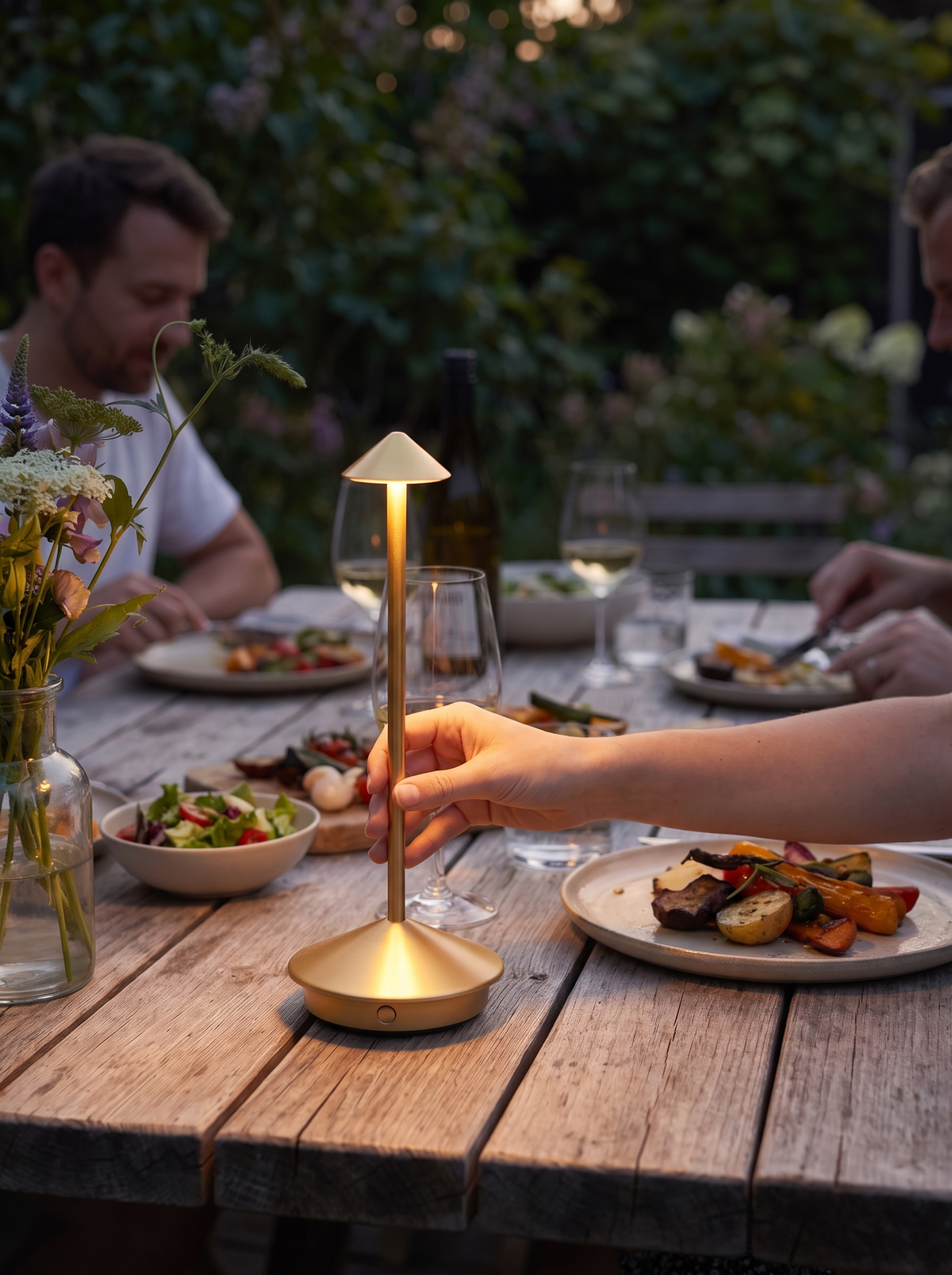 Touch sensor base of the cordless LED table lamp