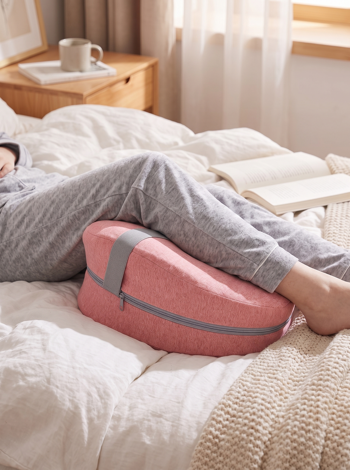 Contoured shape of the knee pillow on bedding
